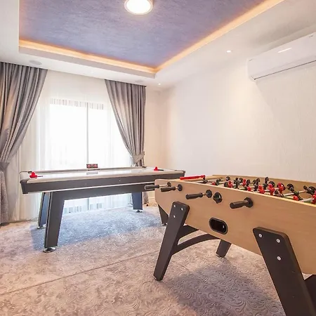 Sleeps 4 Pool Air Con Wifi *