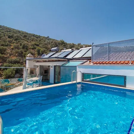 Villa Sleeps 4 Pool Air Con Wifi *