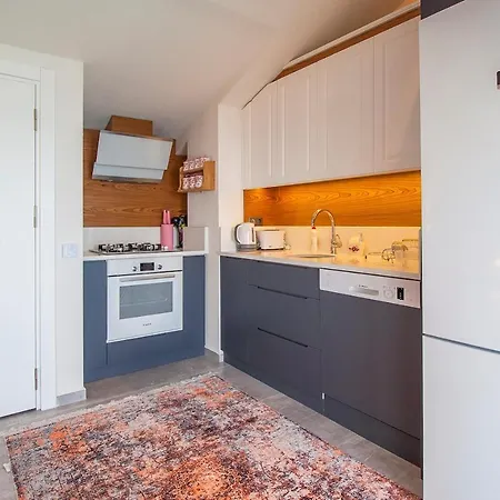 Sleeps 4 Pool Air Con Wifi