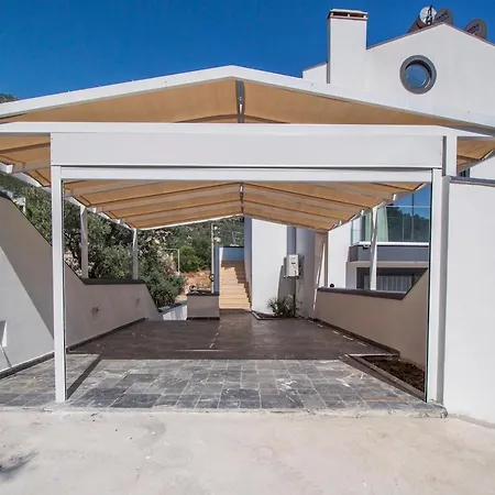 Sleeps 4 Pool Air Con Wifi *