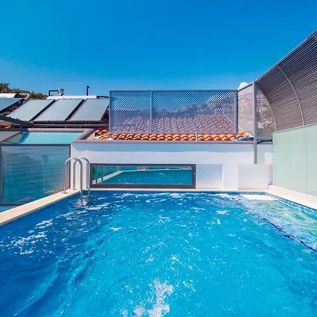 Sleeps 4 Pool Air Con Wifi