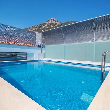 Villa Sleeps 4 Pool Air Con Wifi *